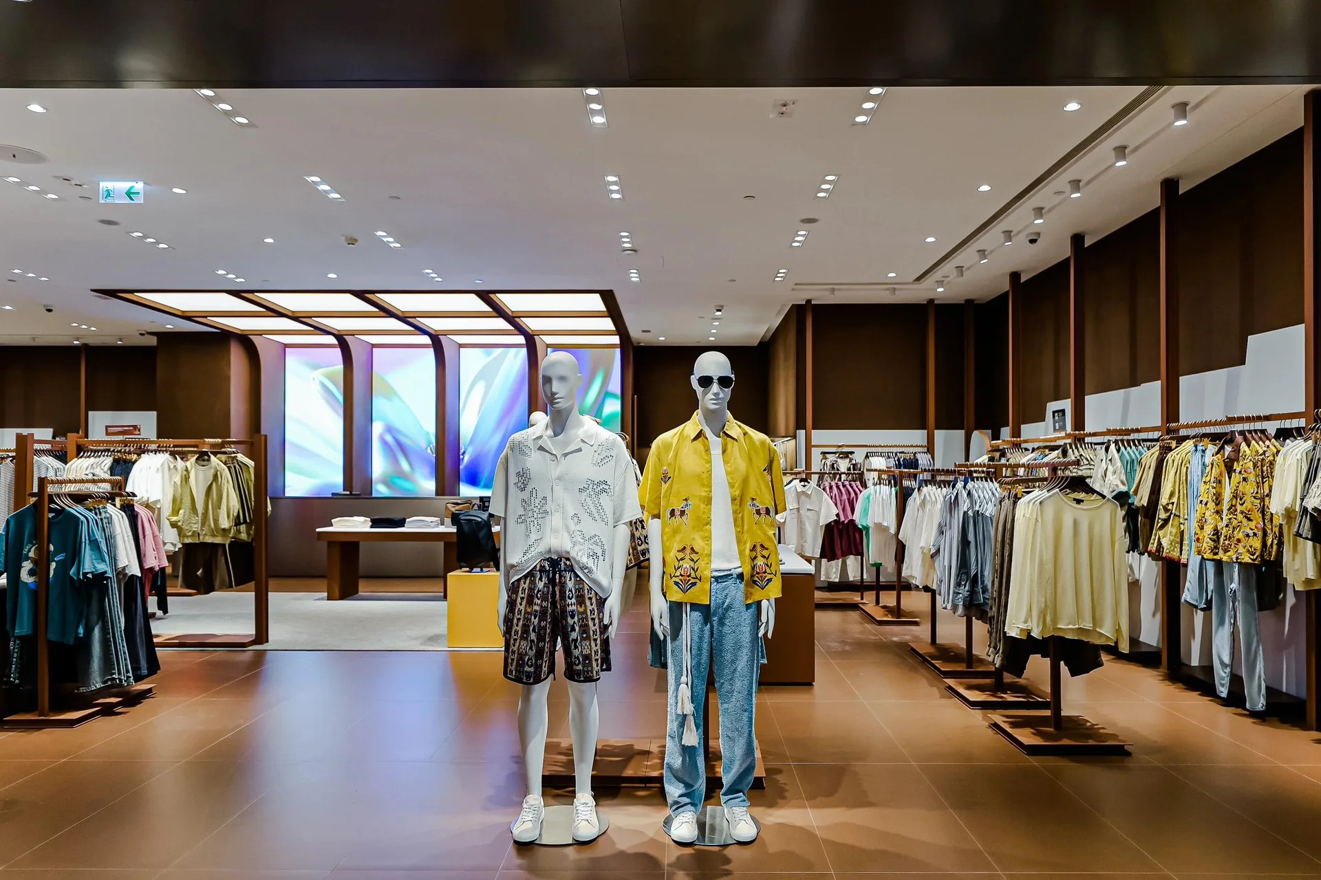 UR 服饰 · 中国香港首店