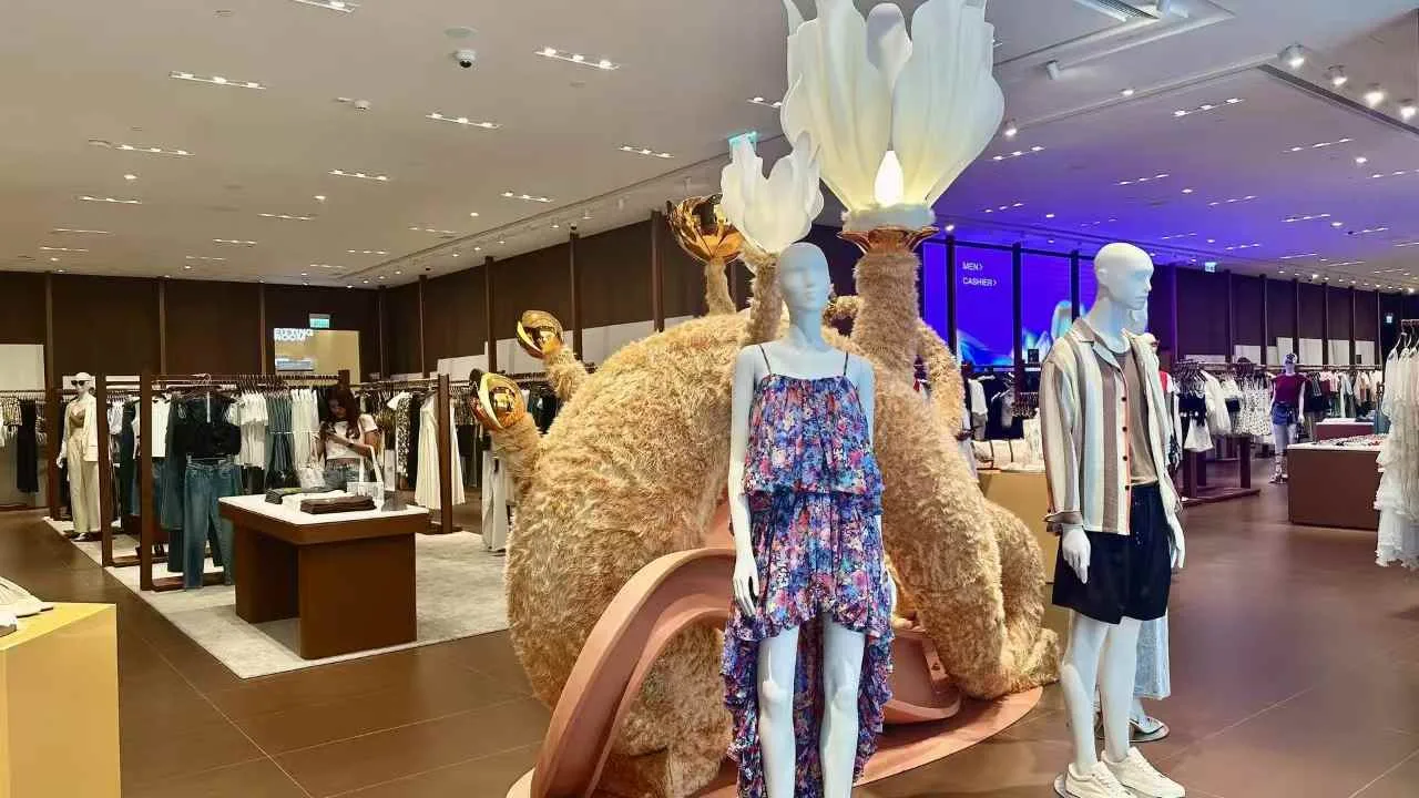UR 服饰 · 中国香港首店