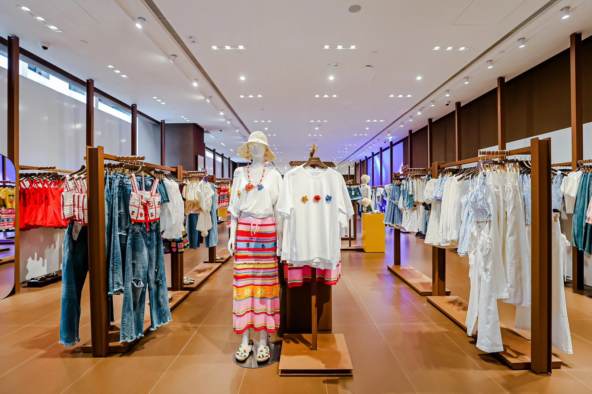 UR 服饰 · 中国香港首店