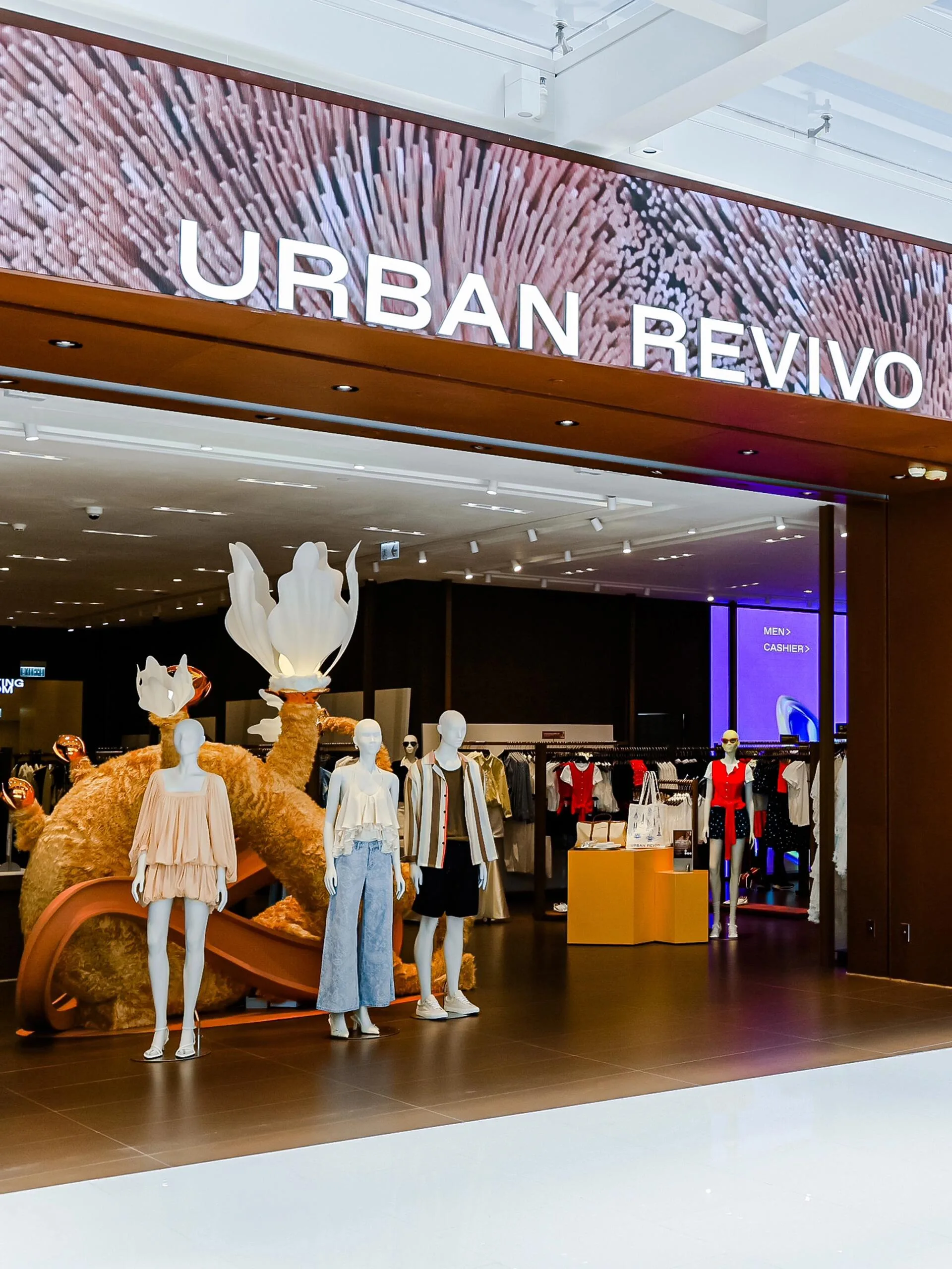 UR 服饰 · 中国香港首店