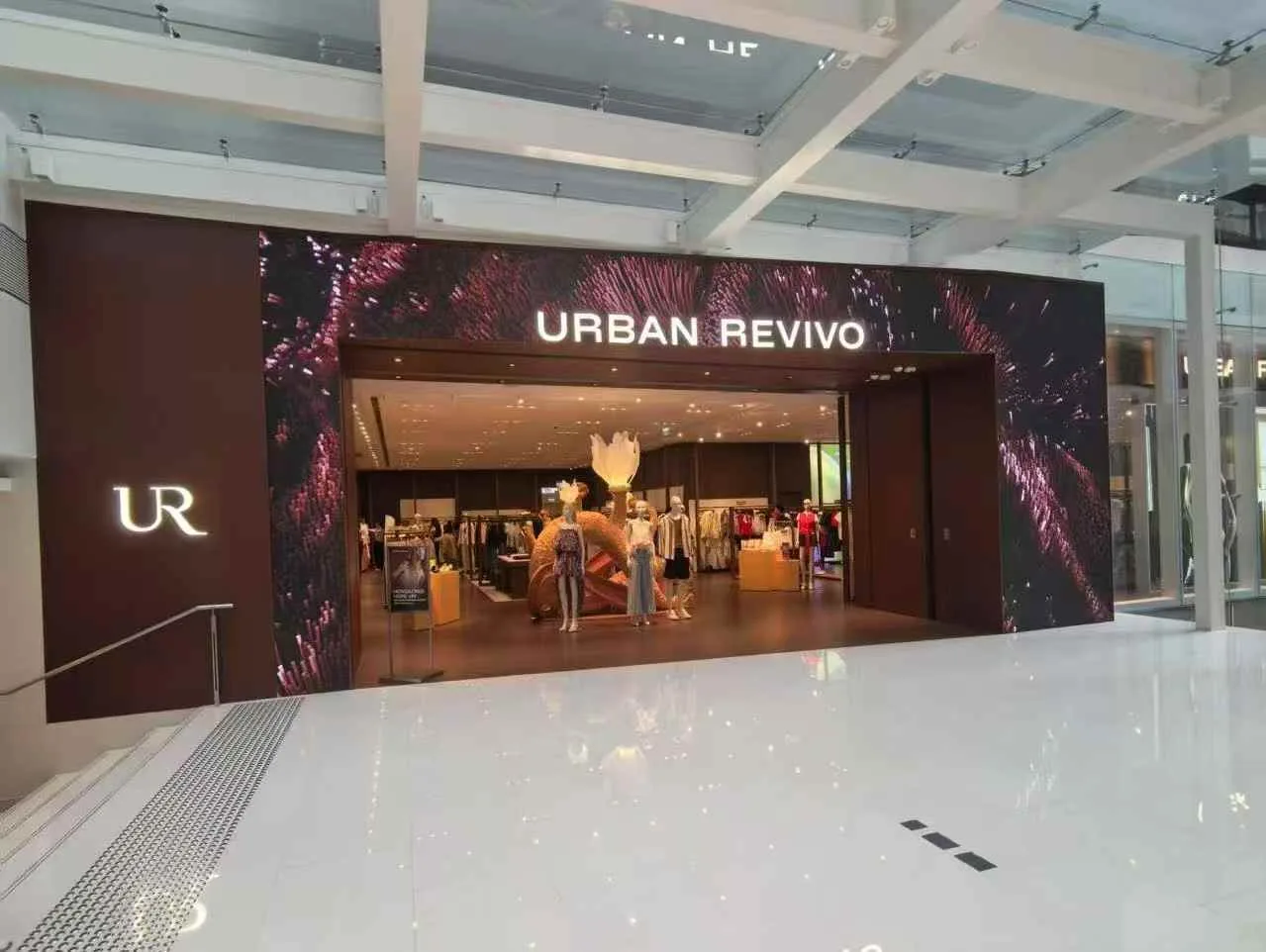 UR 服饰 · 中国香港首店